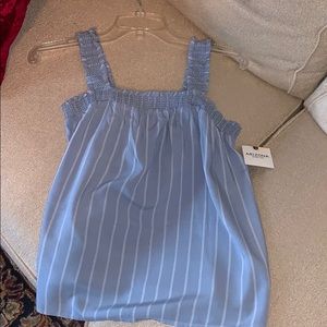 New with tags Women’s square neck tank top. Sz Sm